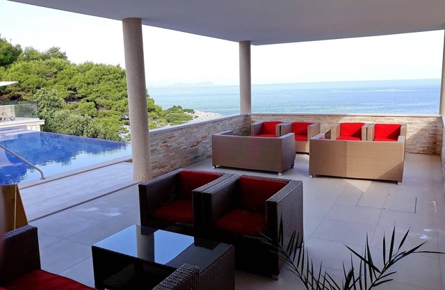 Villa Mirosa-Quadruple Room with Terrace (1)