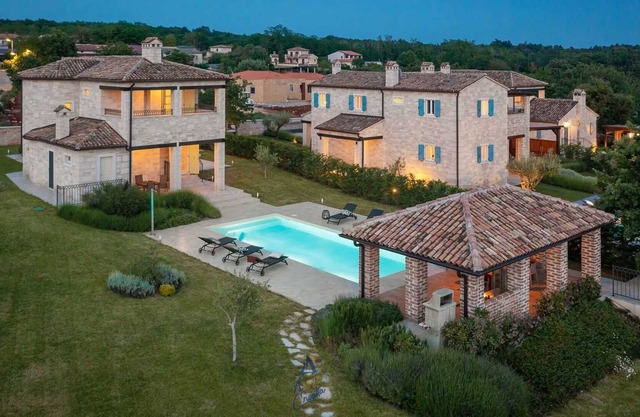 Villa Mofardini III - Traditionaly designed with modern amenities