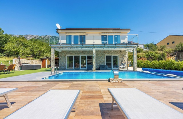 Villa Monte Adria 5 * for 8 + 2 pers.