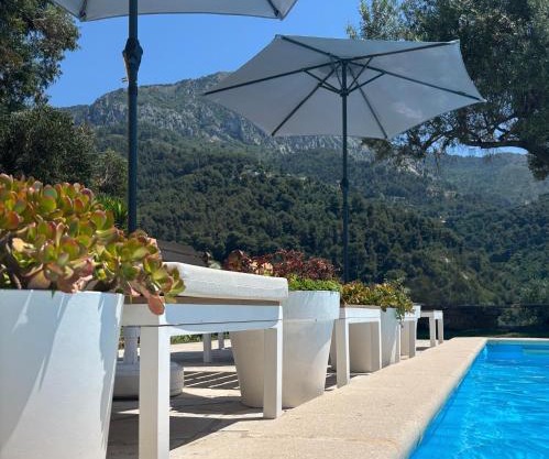 Villa-Monti 5 Star Superhost, Luxury Villa with pool, sleeps 7