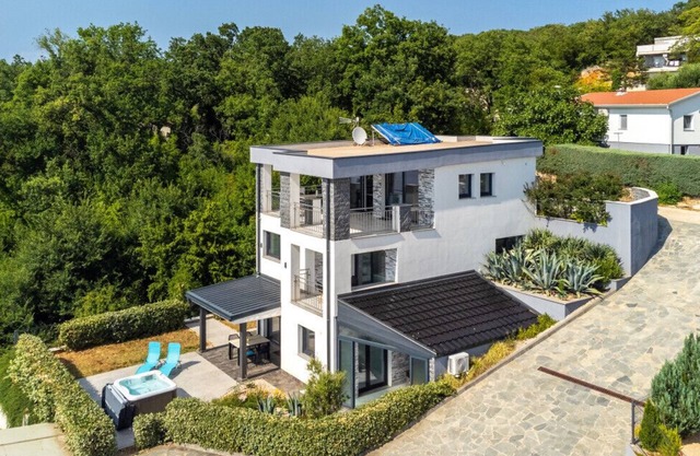 Villa Nada sea view&whirpool island Krk by Villas