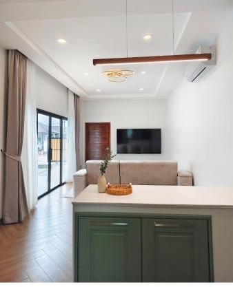 Villa Nataly LUXURY hotel House in Ao Nang Krabi private pool jacuzzi Palm free kitchen from airport