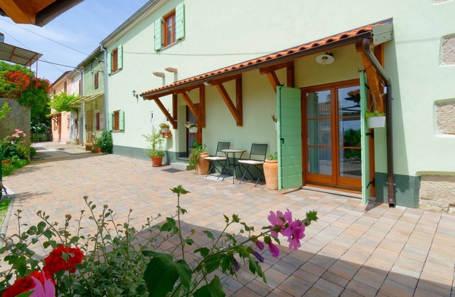 Villa Nicolara - Three Bedroom Villa with Pool