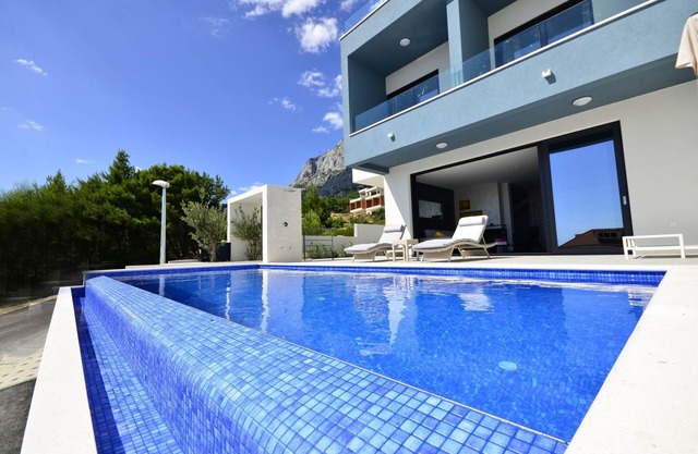 Villa Ninona with Heated Pool I