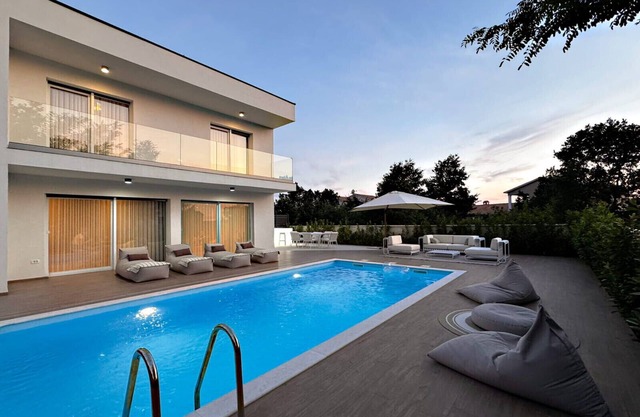 Villa Nobel for 6 adults with private 40 m2 heated pool, outside bar & movie theatre
