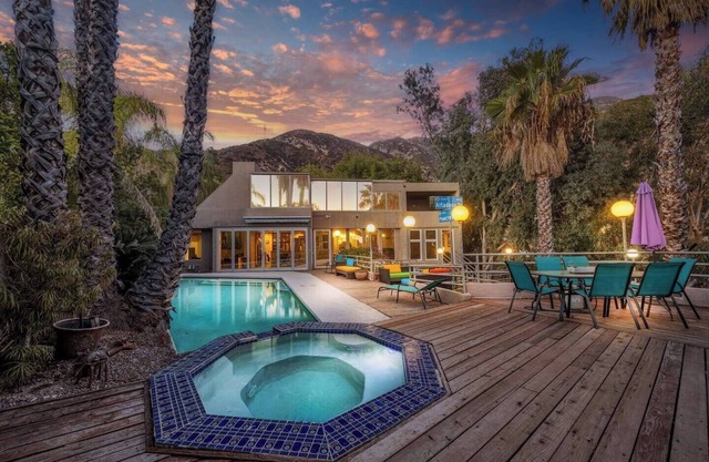 Villa of 100 Games - 4BR with Heated Pool & Spa