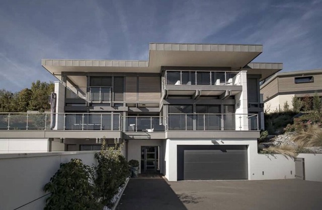 Villa of exception, very upscale, 330 m2- mountain - Annecy lake view