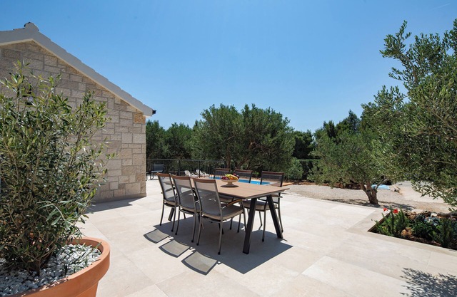 Villa Olea Lux – Elegant 3-Bedroom Villa with Pool in Bol,AC, wifi, in Croatia