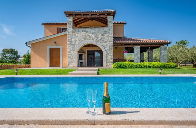 Villa Oliveta - Relaxing Family Getaway on 23,000 m2 Property with Olive Trees