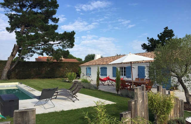 Villa on large enclosed plot with private pool, near sea and forest