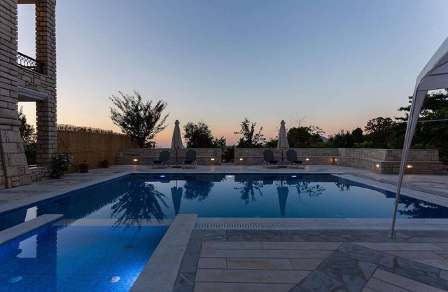 Villa Orthes, Peacefull Stone-Built Villa with Private Pool