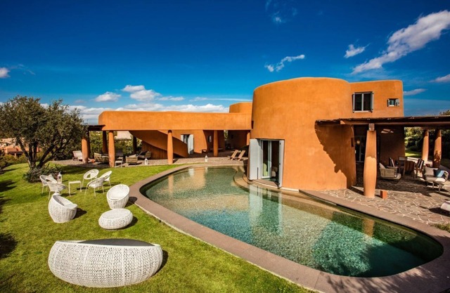 Villa Palas private pool, housekeeping and concierge