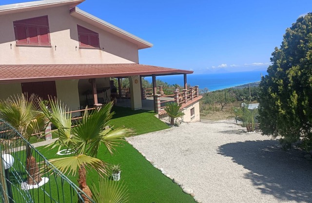 Villa 'Panorama Scurzi' with Sea View, Wi-Fi and Air Conditioning