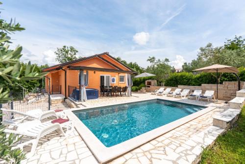 Villa Pendolina Mit Privatem Pool Und Jacuzzi
