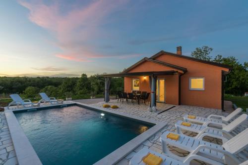 Villa Pendolina with Private Pool