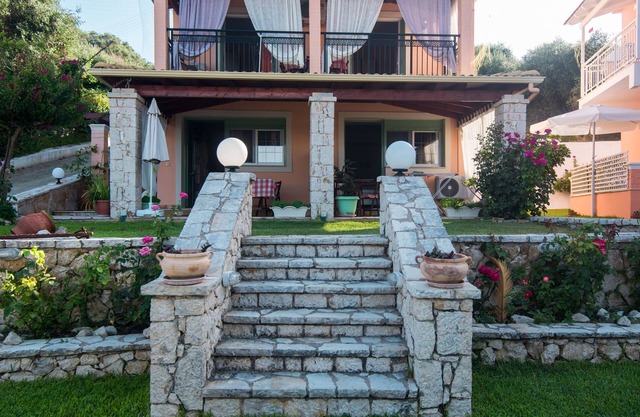 'Villa Pepy Apartment' with Sea View, Garden & Wi-Fi