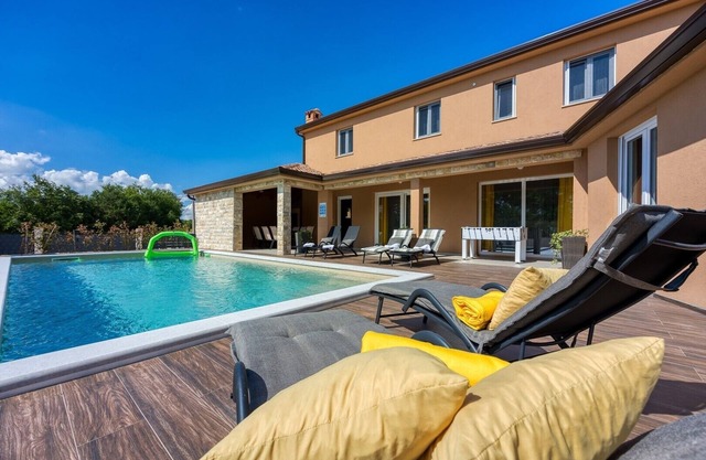 Villa Perla with Private Pool and Whirlpool
