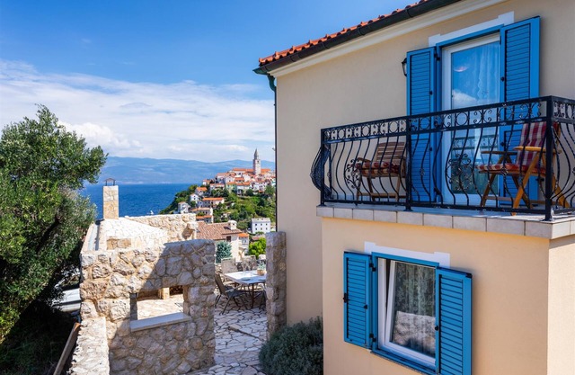 Villa Pinia with panoramic Seaview and heated swimming pool