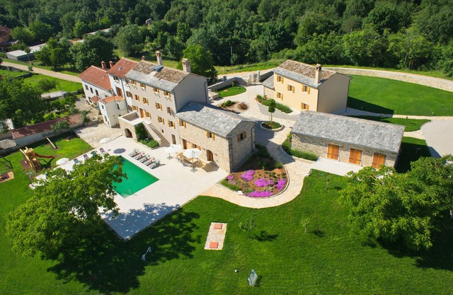 Villa Poropati, Groznjan - Luxury Countryside Estate up to 19 personsn80m2 pool