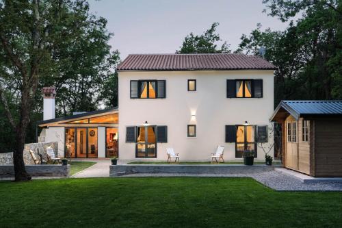 VILLA PORTUM - Serenity, Nature, Heated Pool, FAMILY ONLY