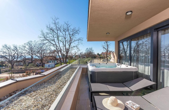 Villa Querchus Penthouse 8 partment mit Jacuzzi