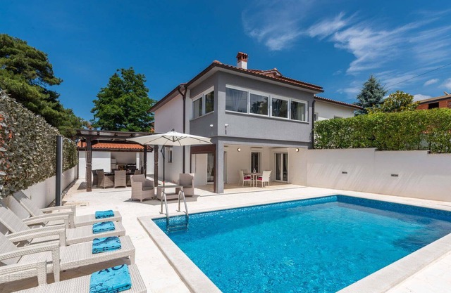 Villa Ravello with Pool