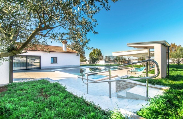 Villa Resjuni - Three Bedroom Villa, Sleeps 8