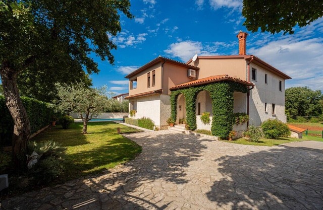 Villa Rita in Pinezići - Haus für 5 Personen