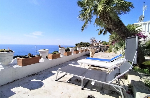 Villa Rosa Sea Wiev located a few steps from Sorgeto and overlooking Sant'Angelo