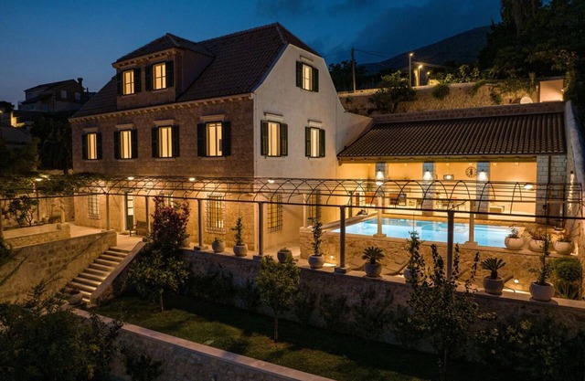 Villa Rossetta with Pool and Large Garden in Downtown Dubrovnik/6+1 bdrms/14 ppl