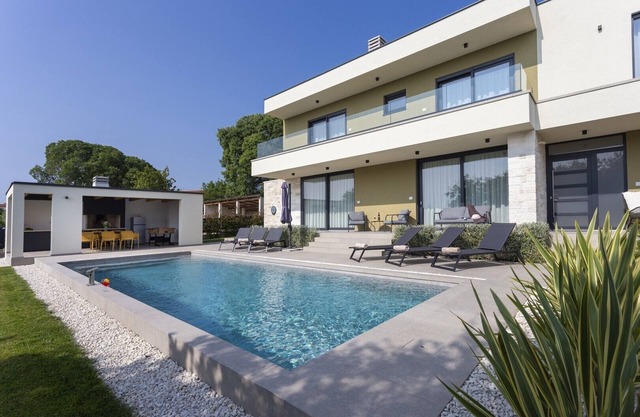 Villa Rossi with heated pool