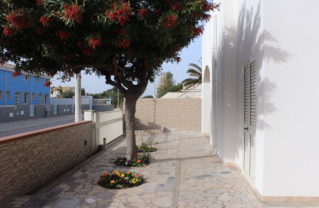 Villa Rosso Corallo, near the sea, with a 200 sqm garden and large outdoor areas