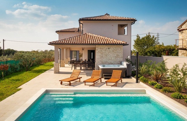 Villa Rozhica with Whirlpool