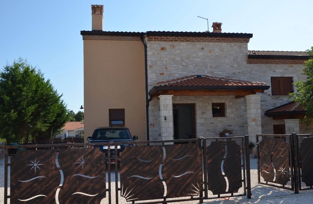 Villa Sabine with large pool near Porec