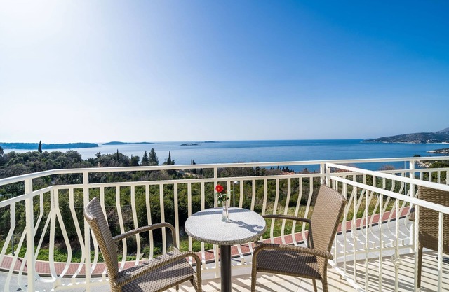 Villa Samba - Double Room with Balcony and Sea View - gasi se