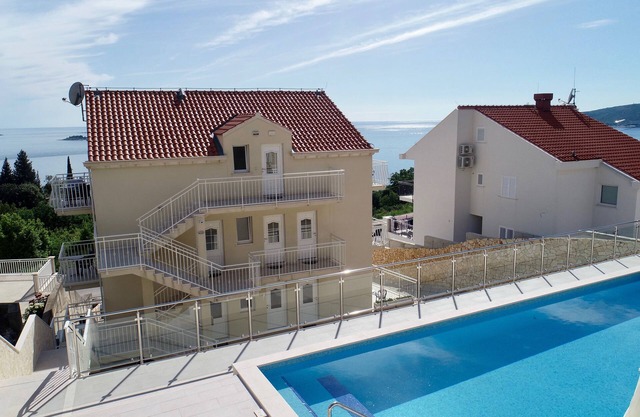 Villa Samba - Two-Bedroom Apartment with Terrace and Sea View