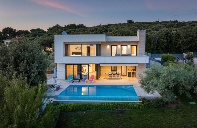 Villa Sara - Luxurious villa with private pool and sauna, near the beach in Vrsar