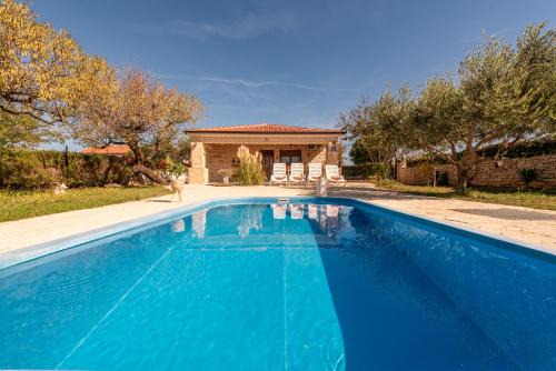 Villa Serena with pool