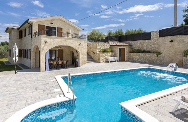 Villa SERENITY with pool, sauna and jacuzzi