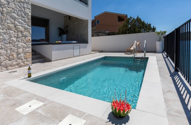 Villa Simpleza - Six Bedroom Villa with Private Pool and Jacuzzi