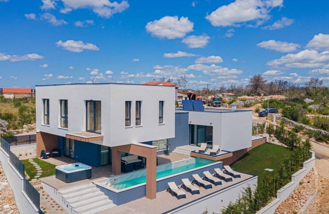 Villa Šimun - four bedroom house with a pool and jacuzzi