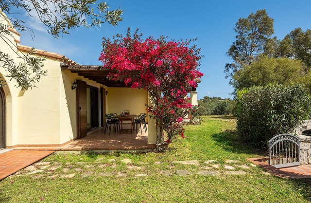 Villa Sintzula – Garden & 500m Walk to Beach