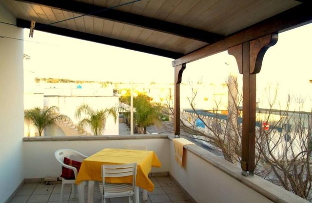 Villa sleeps 10: 3 bedrooms and 2 bathrooms - Lido Marini