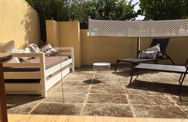 Villa Small: Townhouse with communal pool in Menorca