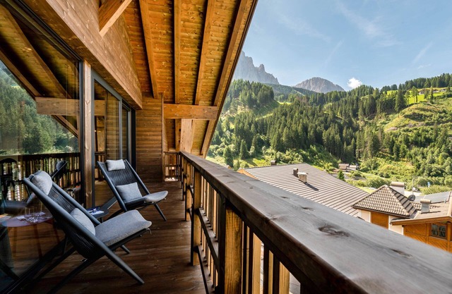 Villa Sofia Apartment 'A' with Mountain View, Balcony and Wi-Fi