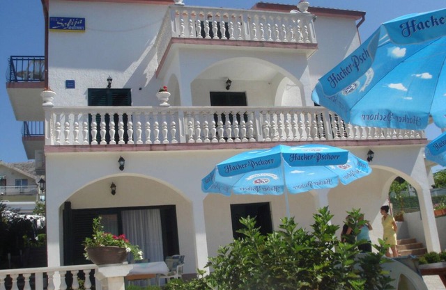 Villa Sofija, Bed and Breakfast 300 Meter zum Strand mit Eigenem Parkplatz