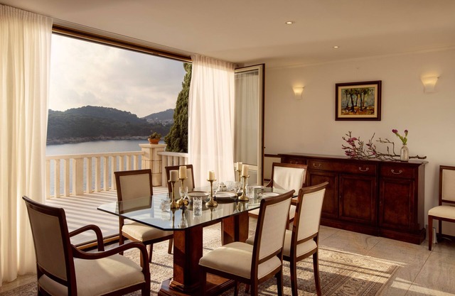 Villa Sol Charming and spacious villa with private sea access