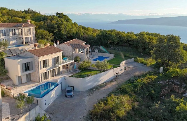 Villa Soleil in peaceful location with a sea view