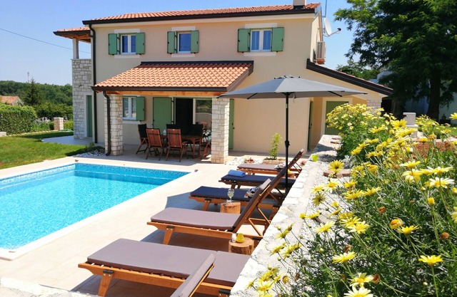 Villa Stella Juricani for 6 people near Umag with private pool only 4 km from the beach