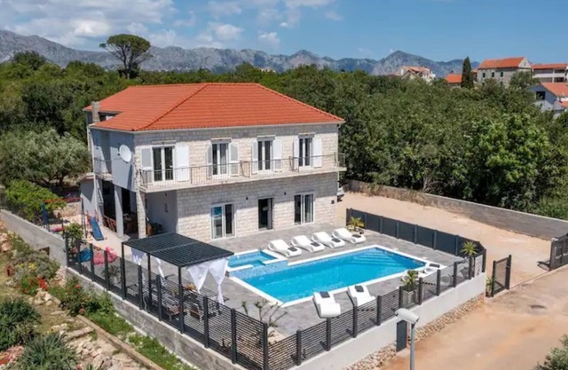 Villa Stipea - Four Bedroom Villa with Swimming Pool